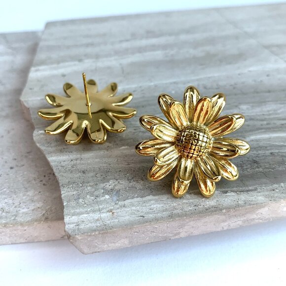 New ~ Anthropologie Shashi Daffodil Gold Flower Stud Earrings - Picture 7 of 9
